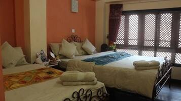 In-room safe, desk, free WiFi