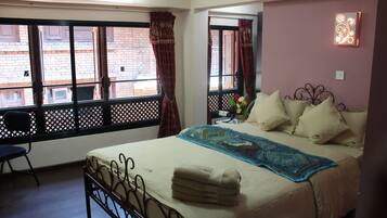 In-room safe, desk, free WiFi