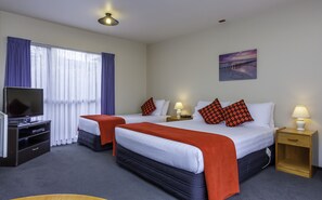 Desk, soundproofing, iron/ironing board, free WiFi - Deans Bush Motel (Christchurch)