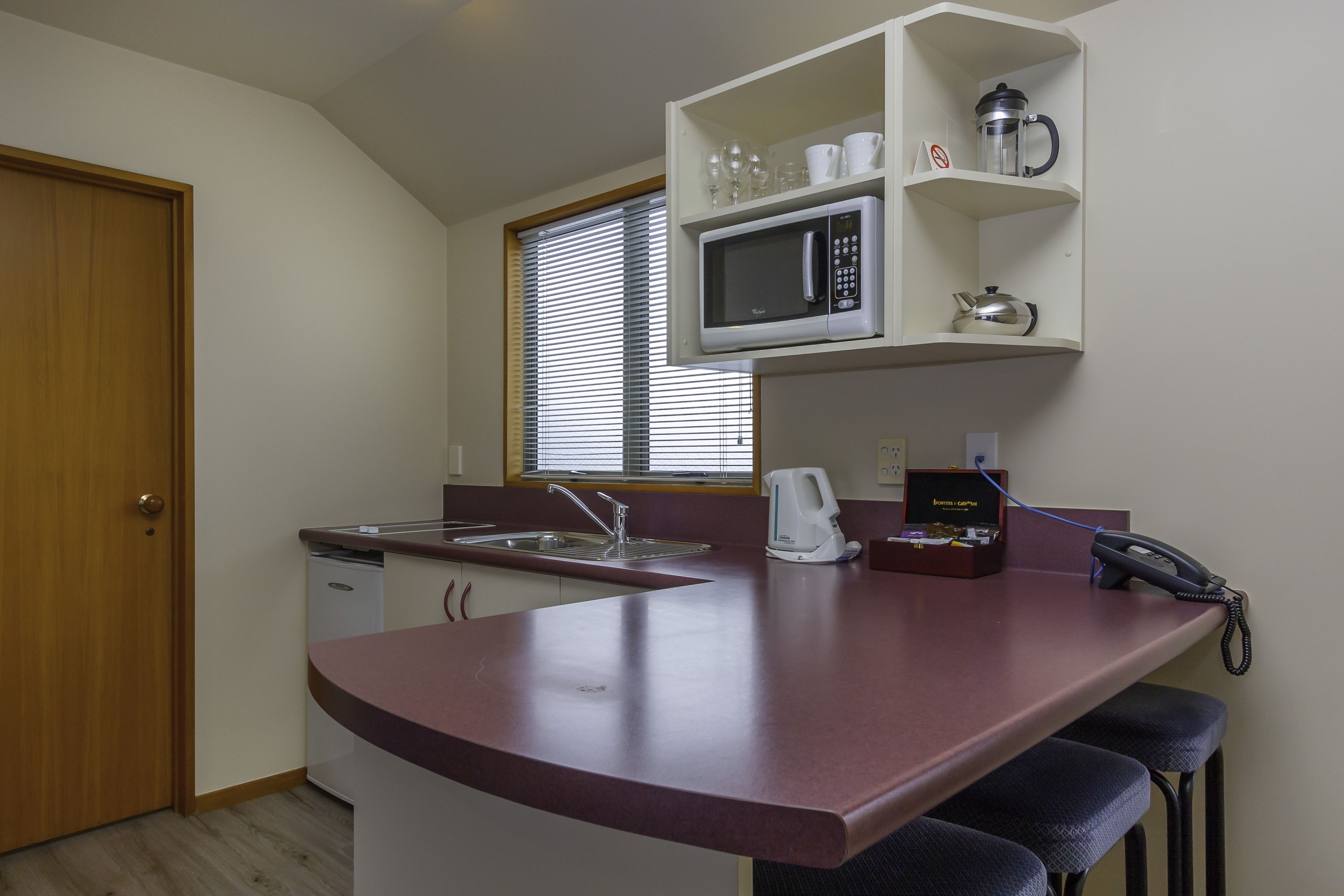 Apartment, 1 Bedroom | Private kitchenette | Fridge, microwave, coffee/tea maker, electric kettle