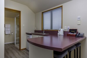 冷蔵庫、電子レンジ、コーヒー / ティーメーカー、電気ポット