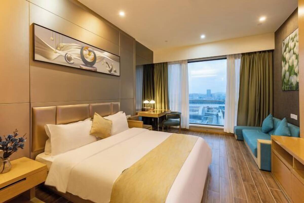 Egyptian cotton sheets, premium bedding, memory foam beds, minibar