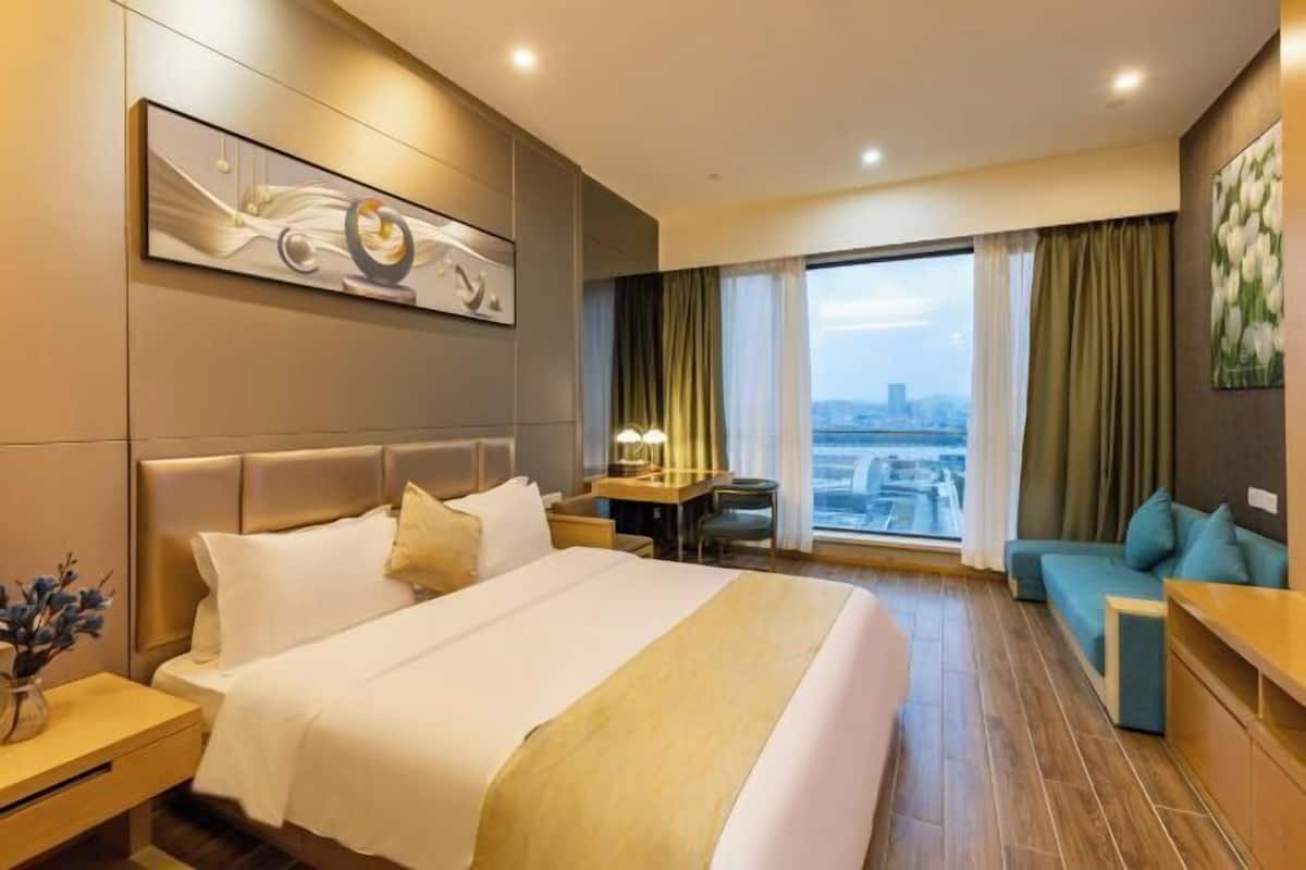 Egyptian cotton sheets, premium bedding, memory foam beds, minibar