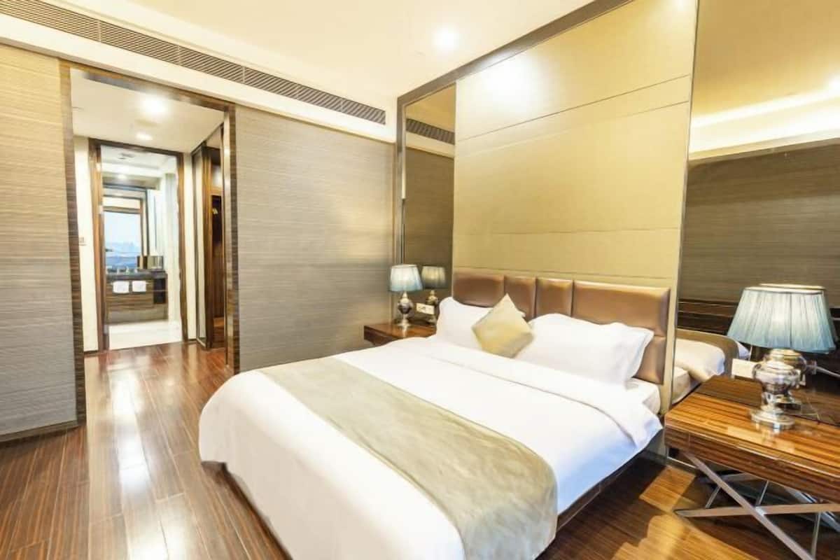 Egyptian cotton sheets, premium bedding, memory foam beds, minibar