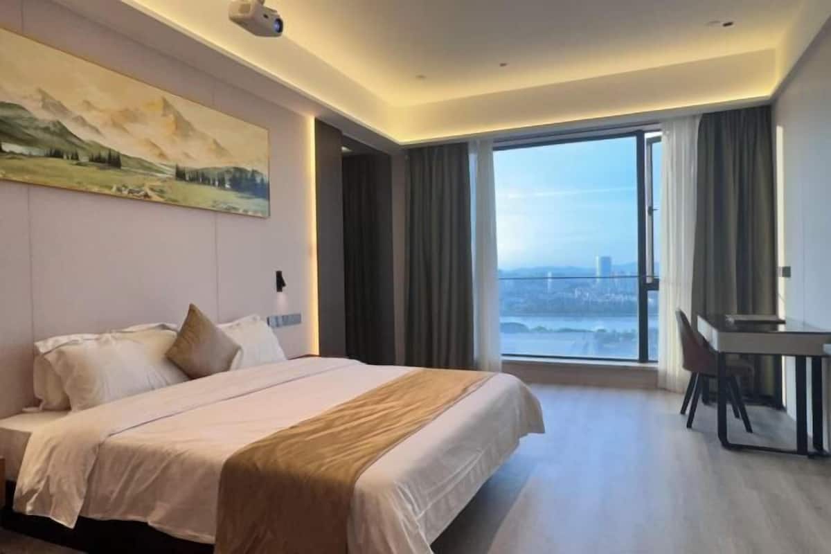 Egyptian cotton sheets, premium bedding, memory foam beds, minibar