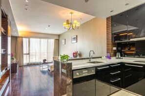 Egyptian cotton sheets, premium bedding, memory foam beds, minibar - Xingyi International Hotel Poly Store (Guangzhou)