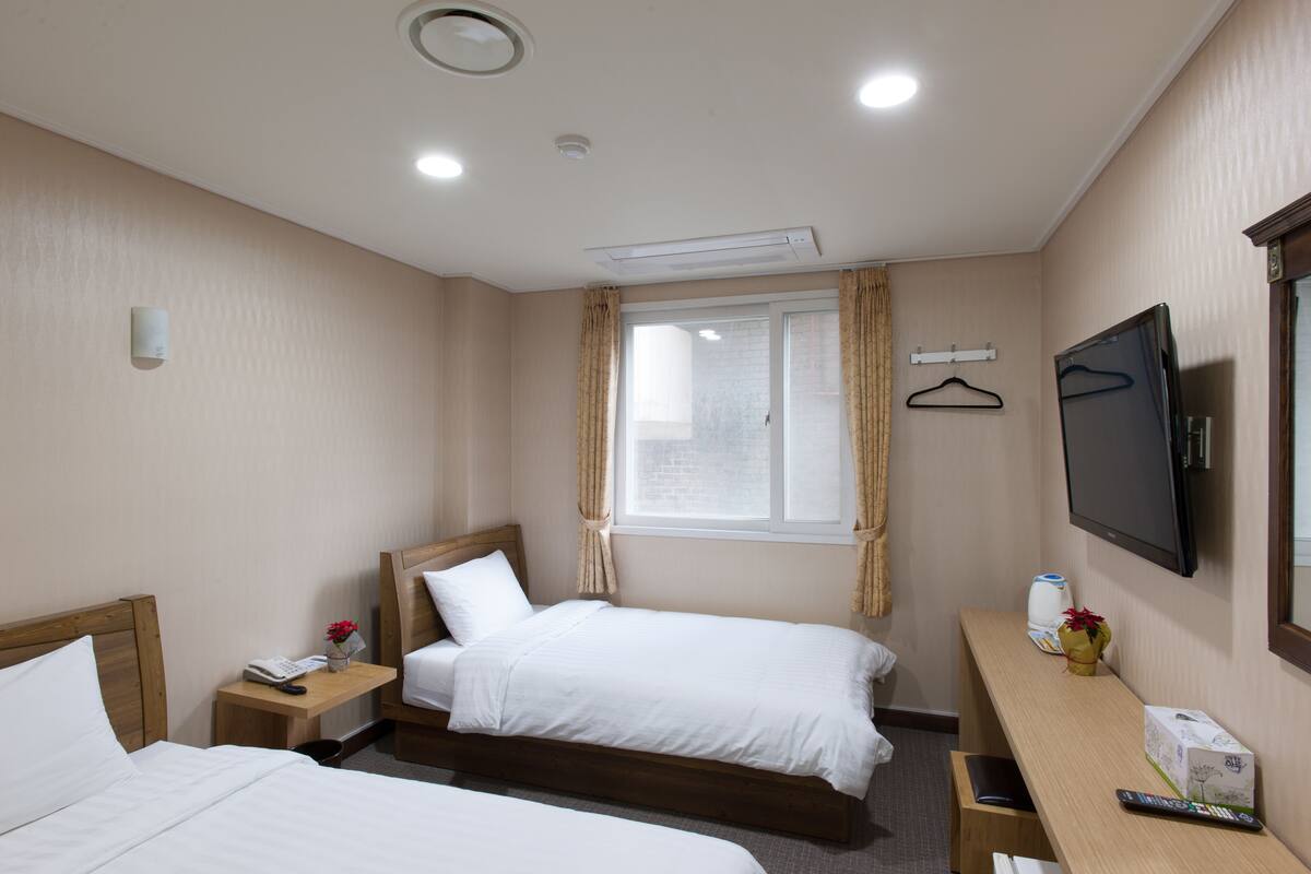 In-room safe, rollaway beds (surcharge), WiFi (free)