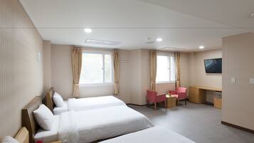 Suite | In-room safe, individually furnished, rollaway beds, free WiFi