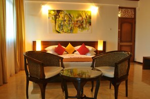Suite | Minibar, in-room safe, desk, soundproofing - Amaara Sky Hotel (Kandy)