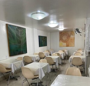 Free daily buffet breakfast  - Hotel Pampulha (Belo Horizonte)