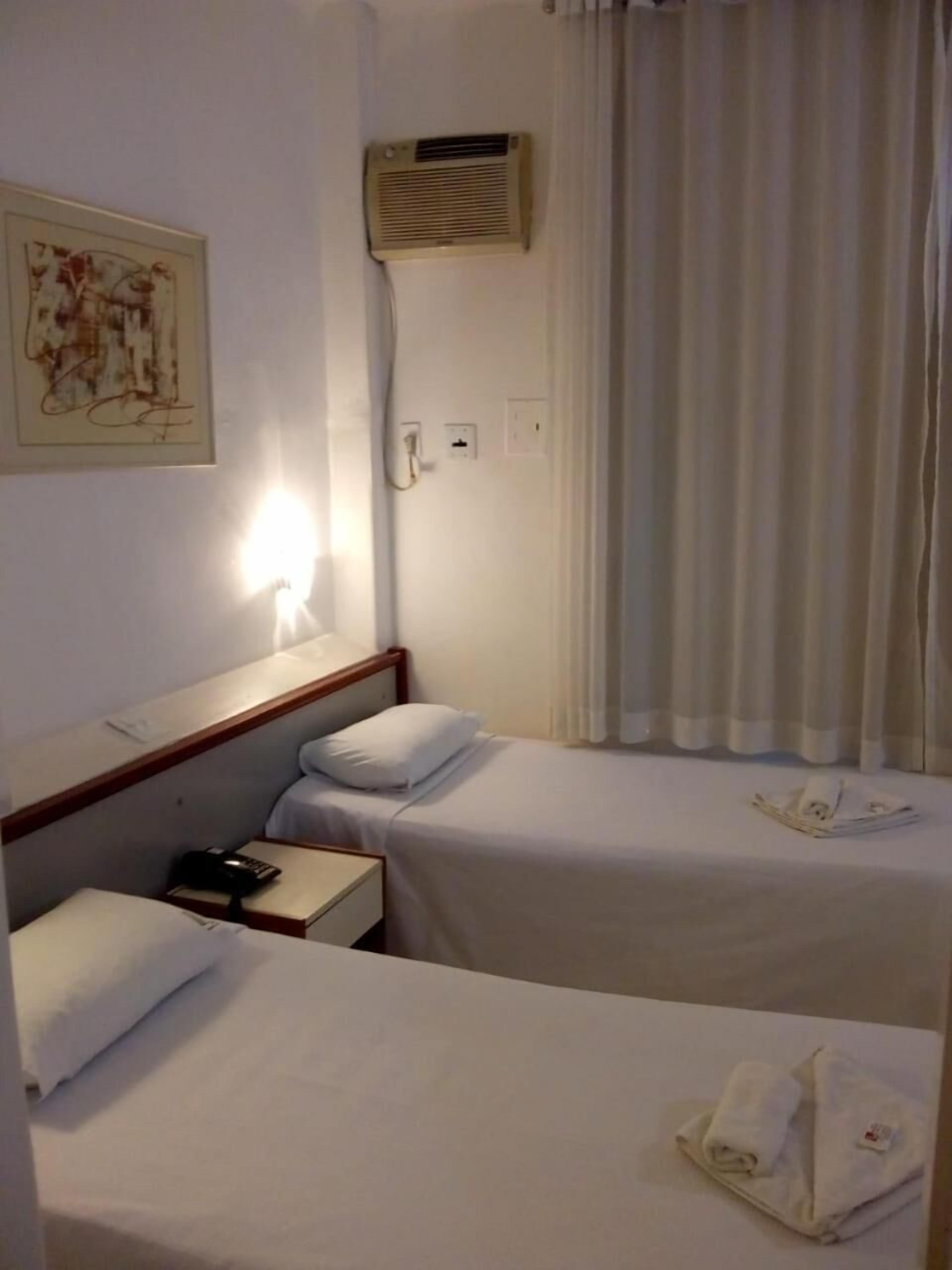 Minibar, wifi gratis y ropa de cama 