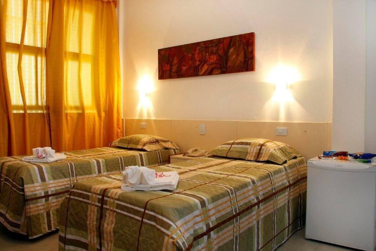 Een minibar, gratis wifi, beddengoed