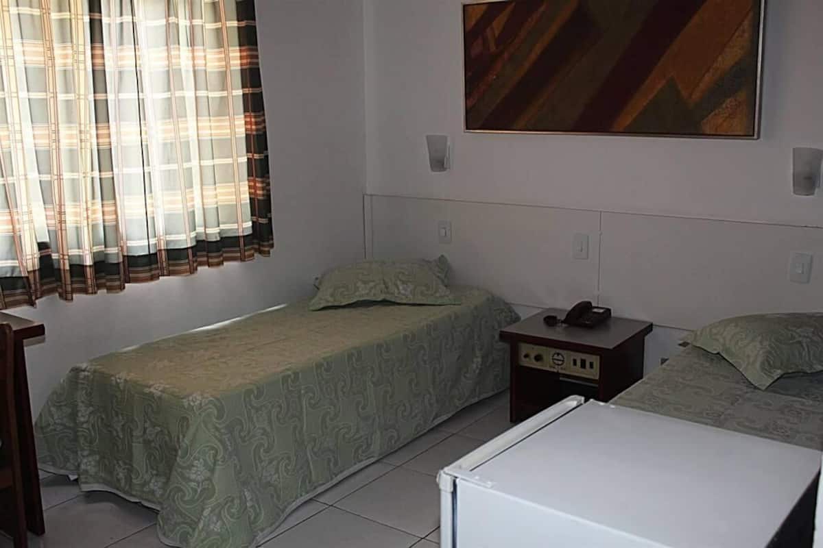 Een minibar, gratis wifi, beddengoed