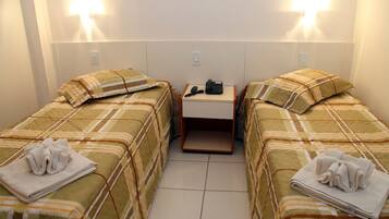 Habitación económica con 2 camas individuales | Minibar, wifi gratis y ropa de cama