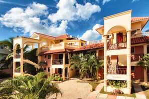 Mặt tiền nơi lưu trú