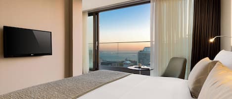 1 bedroom, premium bedding, minibar, in-room safe
