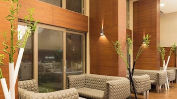 Lobby lounge
