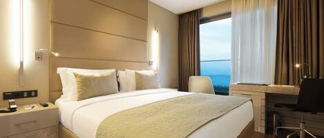 Room, 1 King Bed | 1 bedroom, premium bedding, minibar, in-room safe