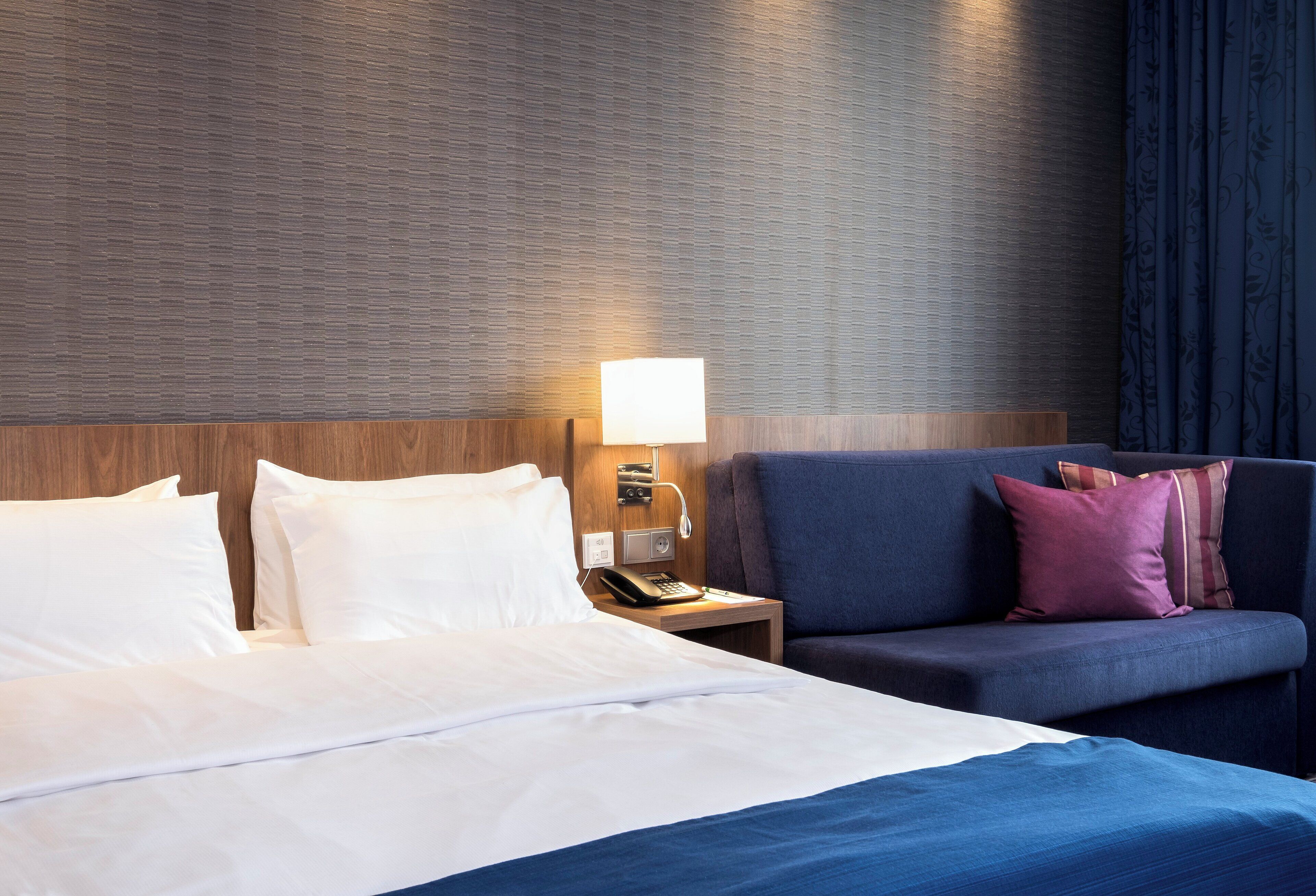 1 bedroom, hypo-allergenic bedding, desk, blackout curtains