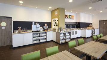 Free daily buffet breakfast