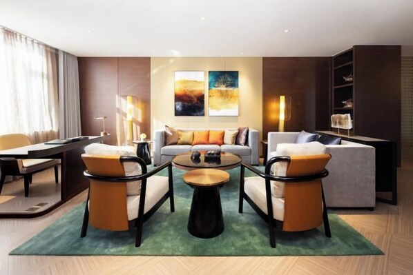 Minibar, in-room safe, iron/ironing board, Internet