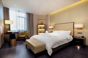 Minibar, in-room safe, iron/ironing board, Internet