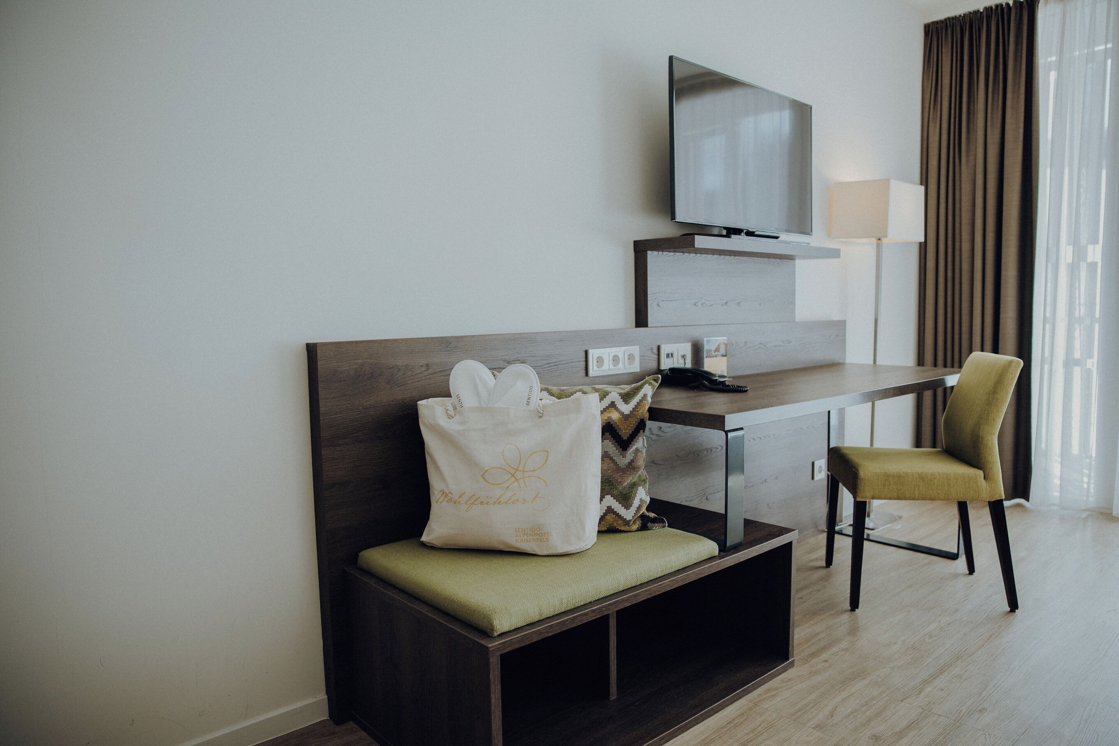 superior double room, balcony | in-room safe, desk, free wifi, bed sheets