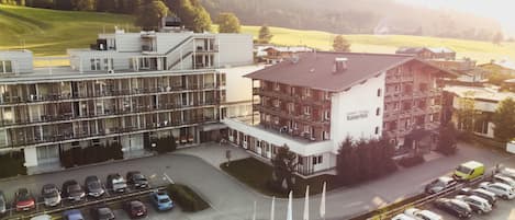 Vista frontal de la propiedad