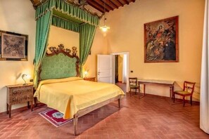 Suite, 2 camas matrimoniales | Wifi gratis y ropa de cama 