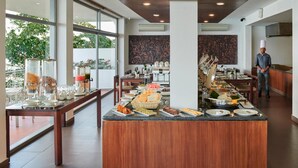 A buffet setup with various food items and a chef standing by. - Ragamaya Resort & Spa Munnar (Udumbanchola)