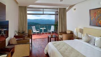 Deluxe Double Room, 1 King Bed, Lake View | Egyptian cotton sheets, premium bedding, memory foam beds, minibar