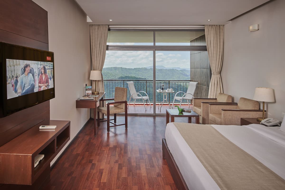 Premium Room, Non Smoking, Lake View | 1 bedroom, Egyptian cotton sheets, premium bedding, memory-foam beds