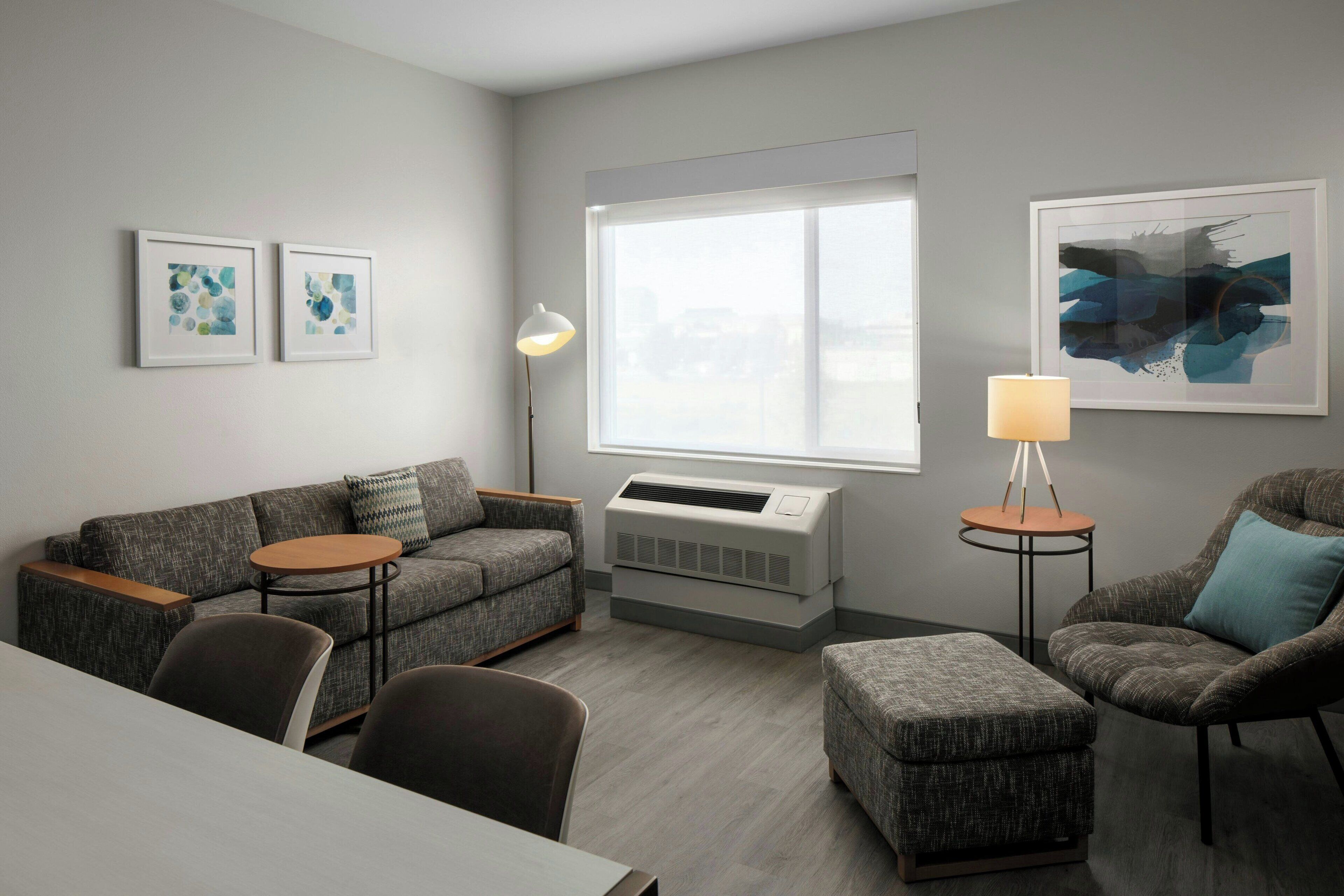 Suite, 1 Double Bed | Living room | 42-inch Smart TV with cable channels, TV, Netflix