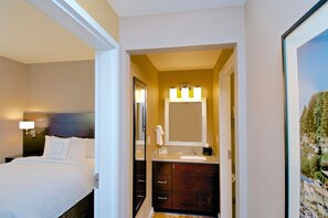 In-room safe, desk, laptop workspace, blackout drapes - Towneplace Suites Anchorage Midtown (Anchorage)