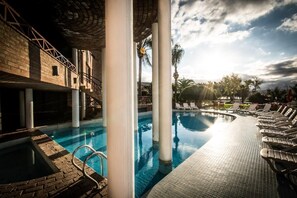 Indoor pool, 2 outdoor pools, open 10:00 AM to 8:00 PM, pool umbrellas - Portal del Lago Hotel (Villa Carlos Paz)