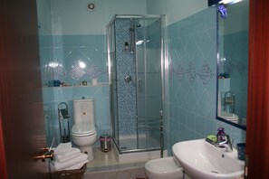 Free toiletries, hair dryer