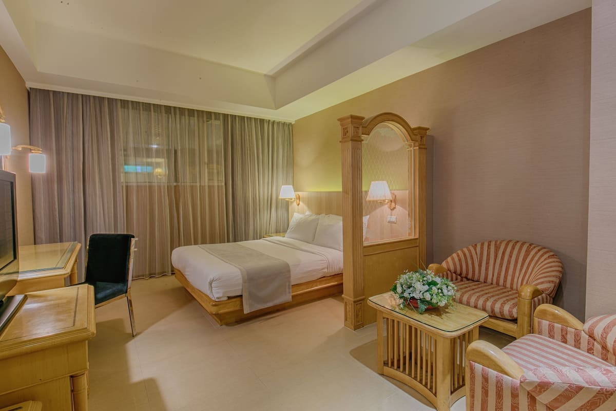 1 bedroom, bed sheets