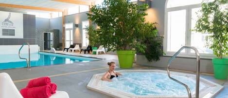 Indoor spa tub