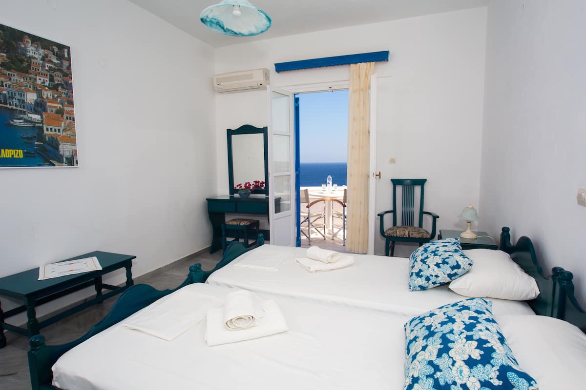 Premium bedding, in-room safe, blackout curtains, soundproofing