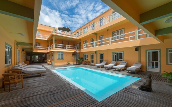 2 outdoor pools, sun loungers - Wanna Studio Apartments (Grand-Baie)