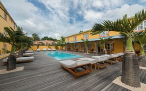 2 outdoor pools, sun loungers - Wanna Studio Apartments (Grand-Baie)