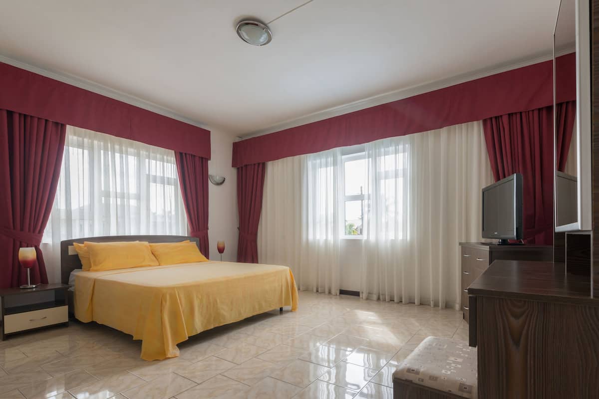 In-room safe, iron/ironing board, free WiFi, bed sheets