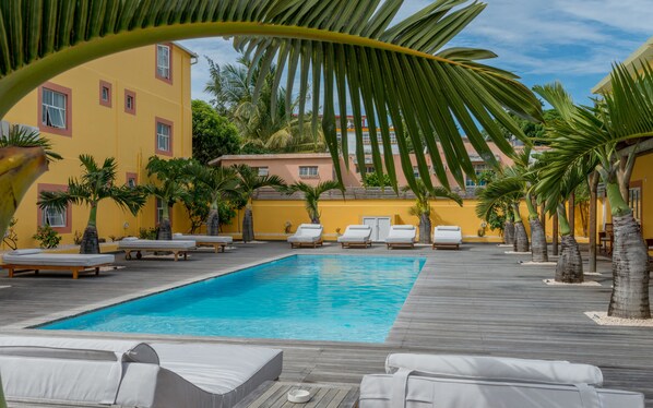 2 outdoor pools, sun loungers - Wanna Studio Apartments (Grand-Baie)