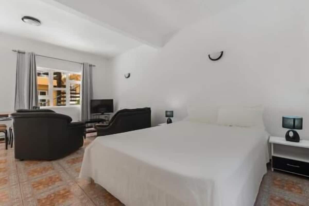 In-room safe, iron/ironing board, free WiFi, bed sheets