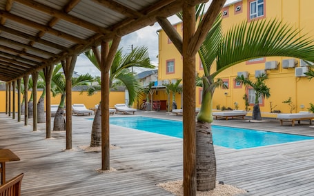 2 piscinas externas, espreguiƧadeiras