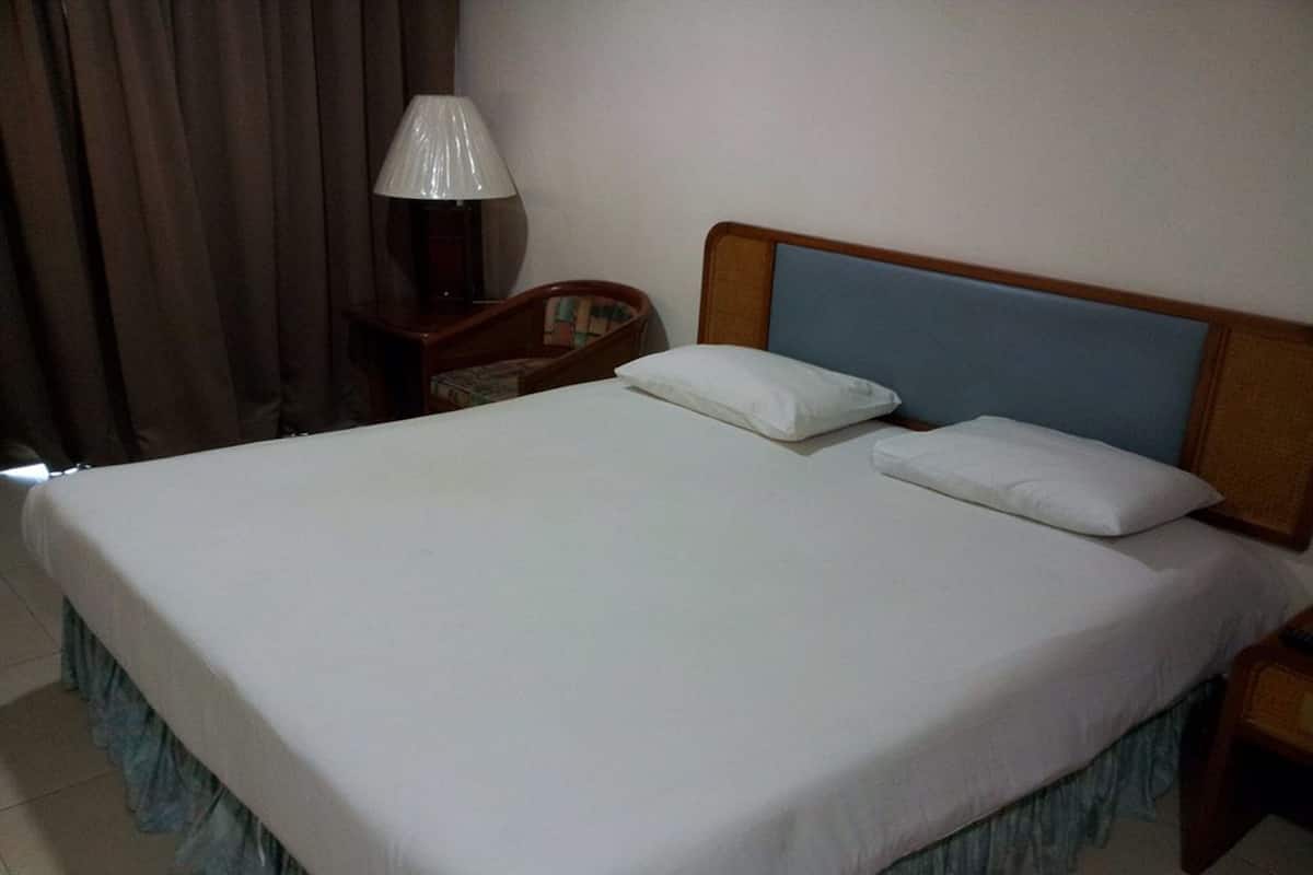 Desk, iron/ironing board, free WiFi
