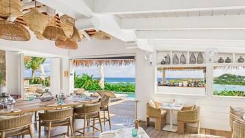 Daily continental breakfast (EUR 30 per person)