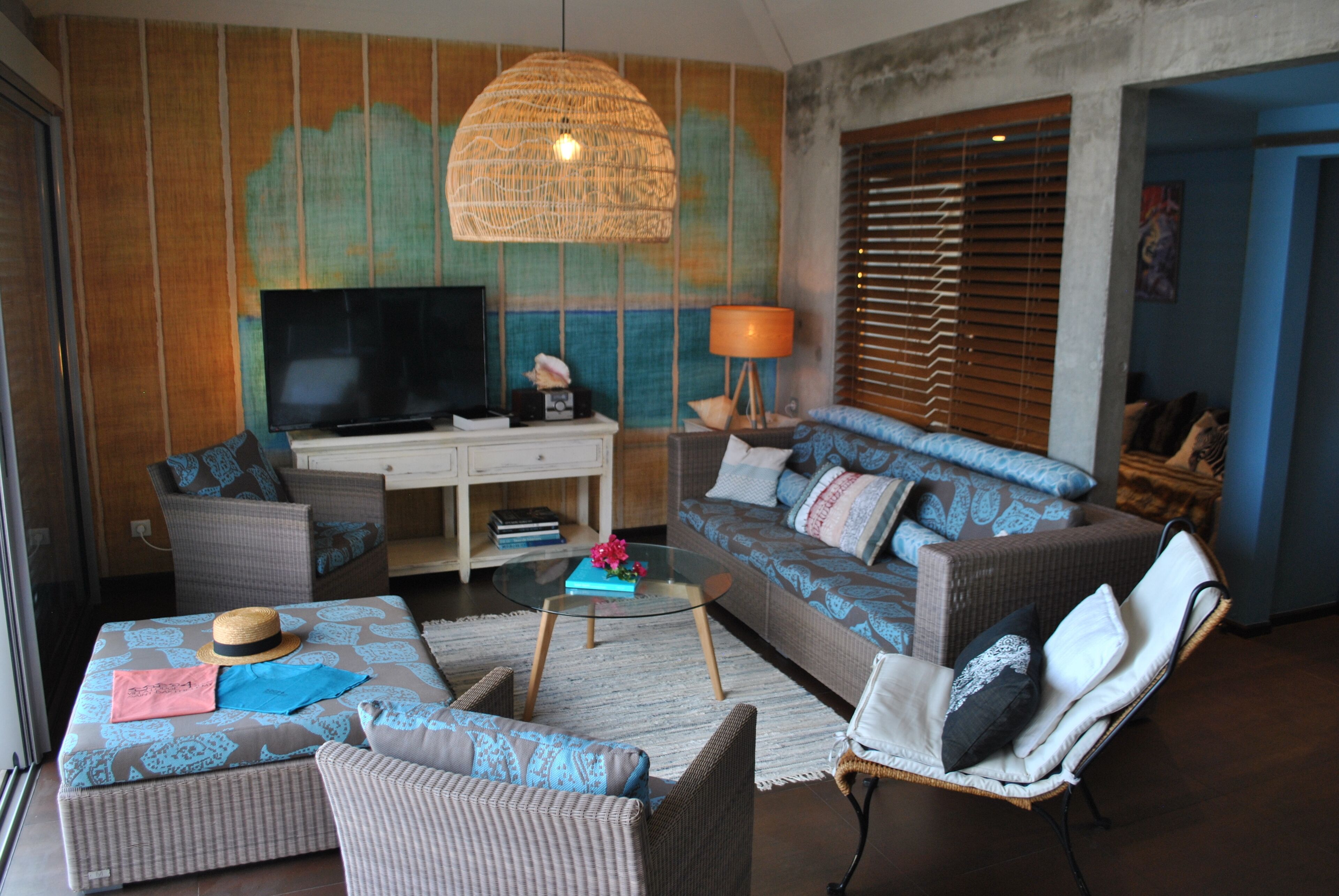panoramic suite, 2 bedrooms, private pool, ocean view | living area | flat-screen tv