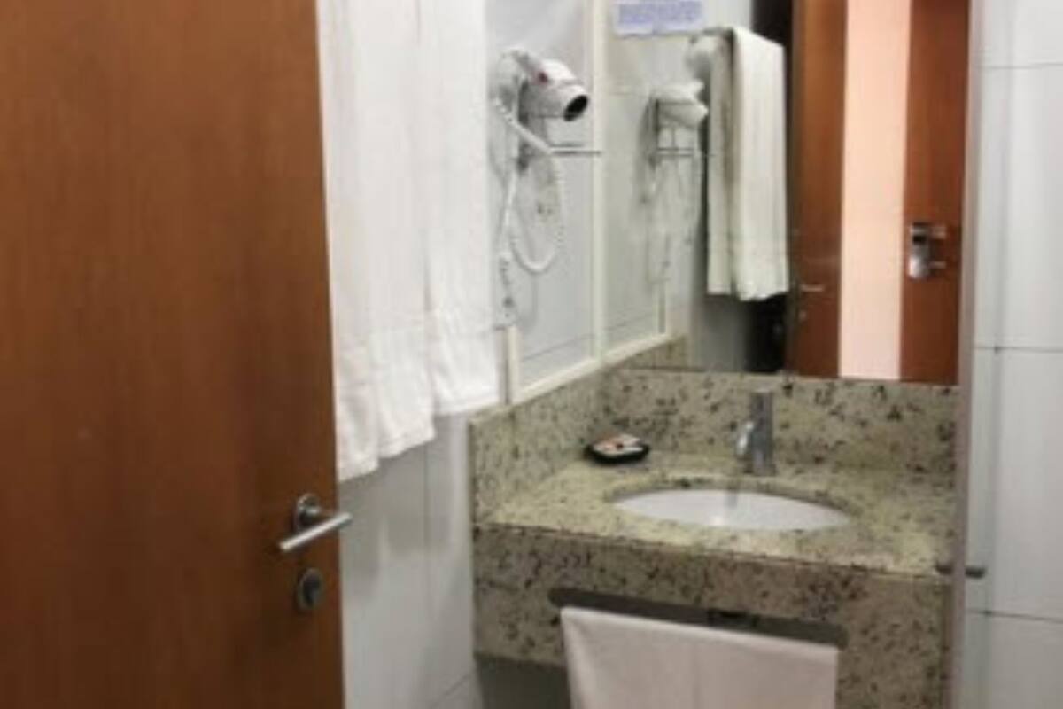 superior apartment | bathroom | shower, free toiletries, towels