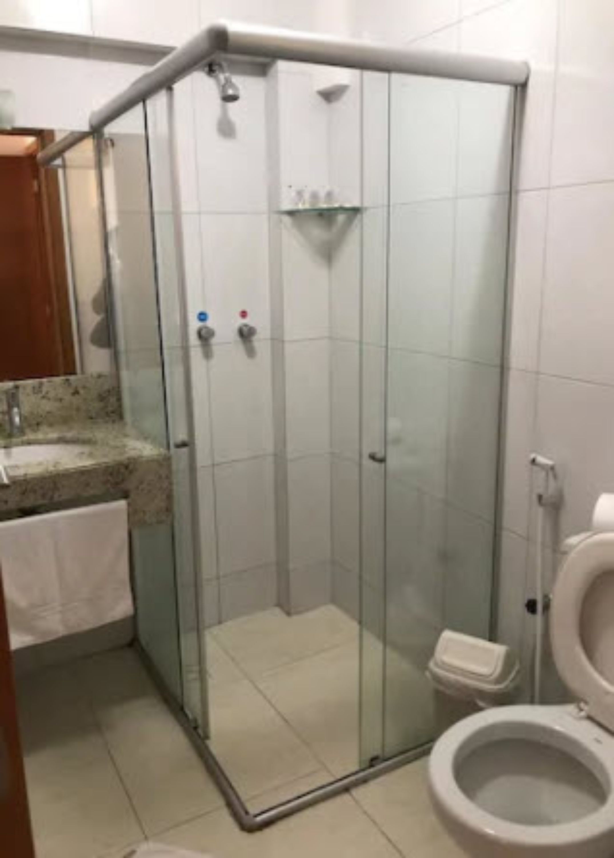 superior apartment | bathroom | shower, free toiletries, towels